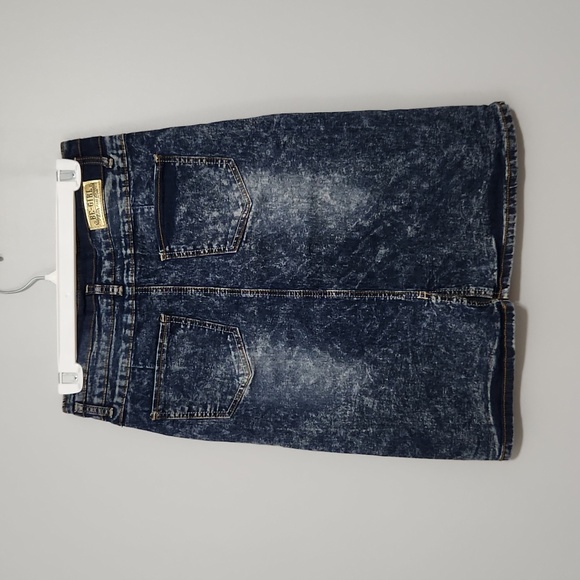 Acid-Wash Denim Skirt - Picture 4 of 6